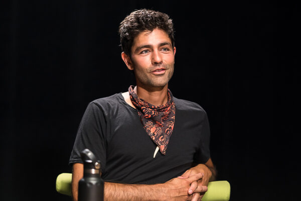 Adrian Grenier_Ep639____Carausel_910x607-5