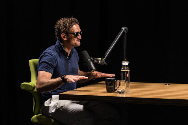Casey Neistat_Ep715____Carausel_910x607-4