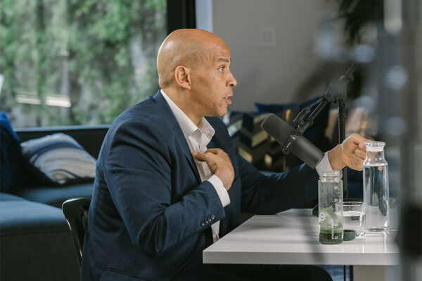 Cory Booker_Ep746____Carausel_910x607-6