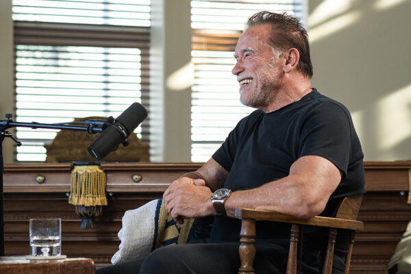 Arnold Schwarzenegger_Ep784____Carausel_910x607-4